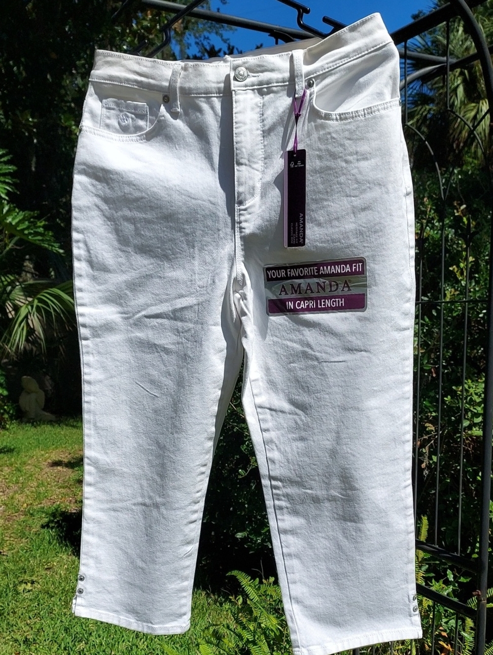NWT Gloria Vanderbilt AMANDA White Capri Jeans - Size 8